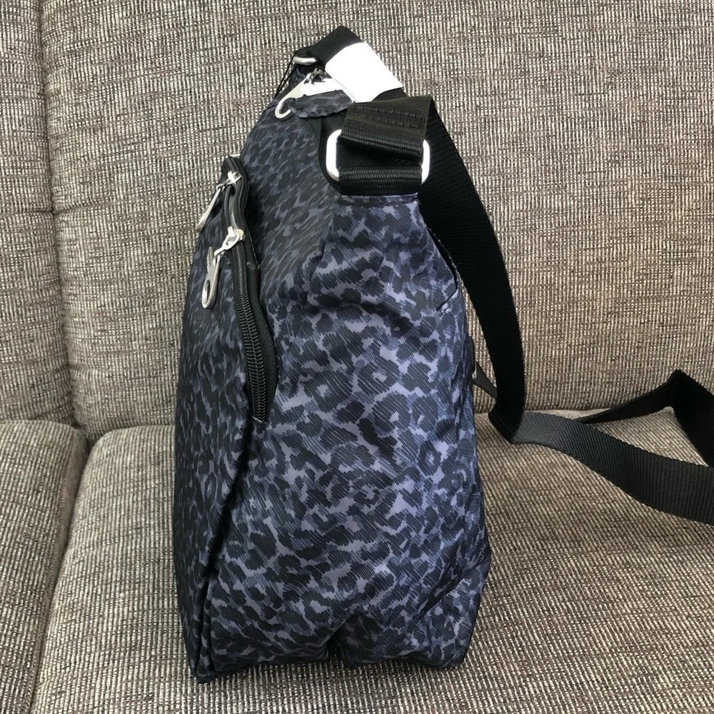 Baggallini compact yet